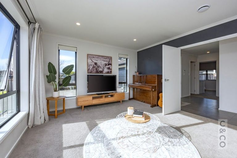 Photo of property in 19 Pohutukawa Parade, Riverhead, 0820
