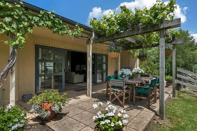 Photo of property in 11 Pineview Lane, Helensville, 0875