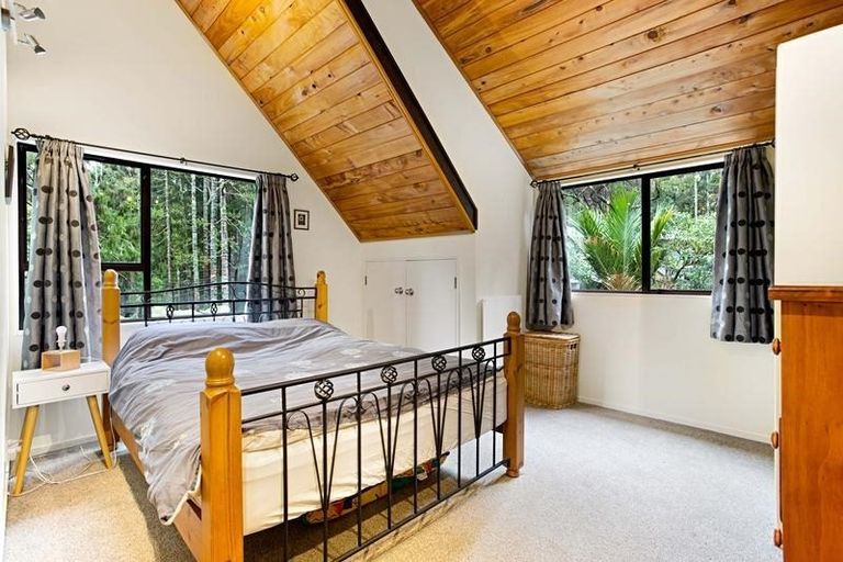 Photo of property in 305 Huia Road, Titirangi, Auckland, 0604