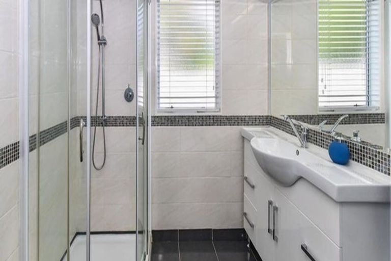 Photo of property in 2b Cliff Road, Papakura, 2110