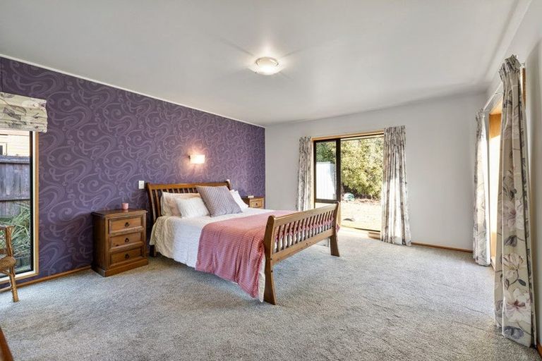 Photo of property in 8 Brockhall Lane, Avonhead, Christchurch, 8042