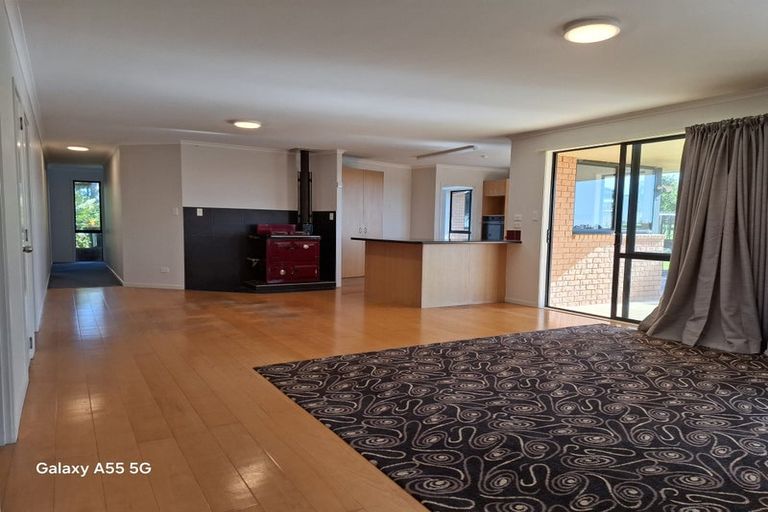 Photo of property in 469 Waitakere Road, Taupaki, Henderson, 0782
