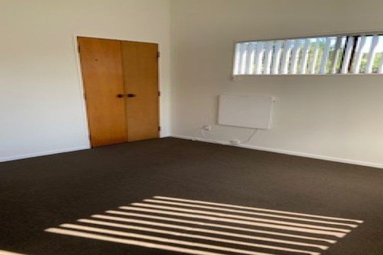 Photo of property in 1/232 Henderson Valley Road, Henderson, Auckland, 0612