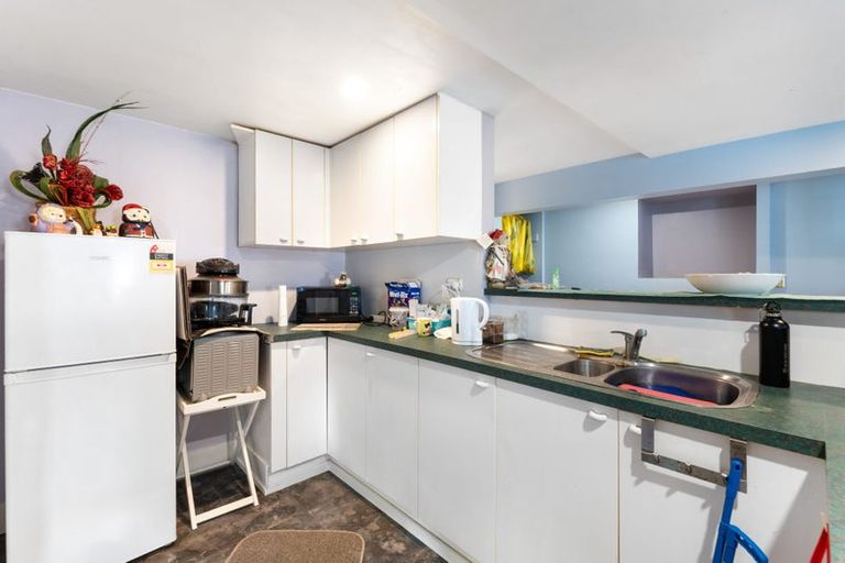 Photo of property in 49 Pupuke Road, Birkenhead, Auckland, 0627