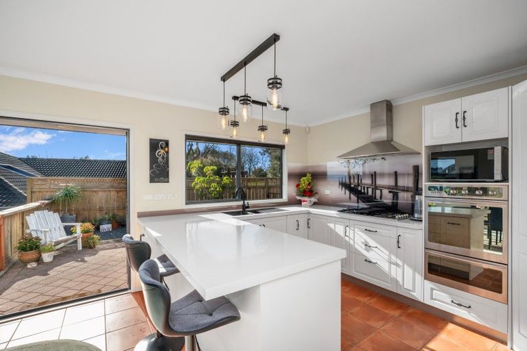Photo of property in 2 Holcombrooke Lane, Welcome Bay, Tauranga, 3175