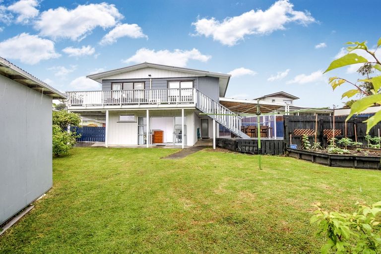 Photo of property in 44 Hartley Terrace, Massey, Auckland, 0614
