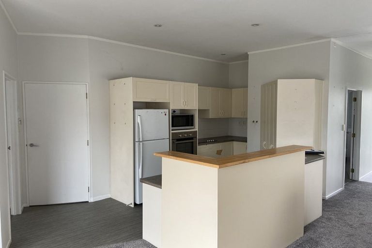 Photo of property in 9-13/11 Fields Parade, Oteha, Auckland, 0632