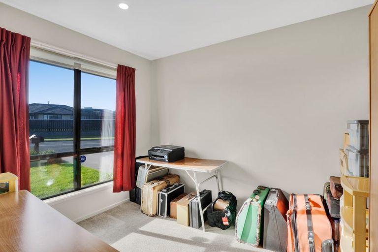 Photo of property in 8 Jules Crescent, Bell Block, New Plymouth, 4312