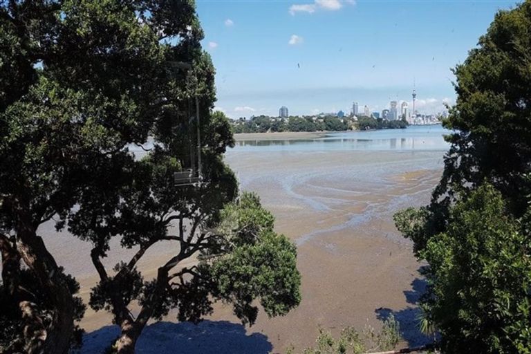 Photo of property in 67 Norwood Road, Bayswater, Auckland, 0622