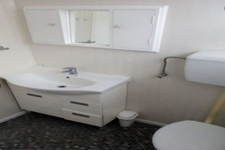Photo of property in 1/378 Devon Street East, Strandon, New Plymouth, 4312