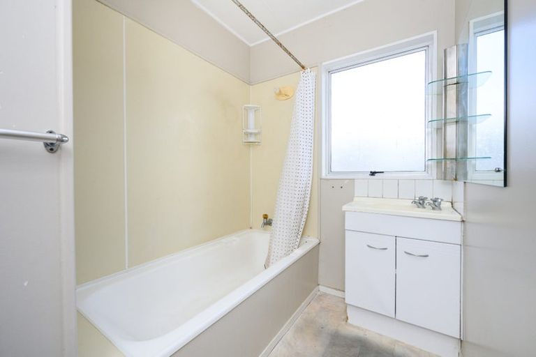 Photo of property in 40 Geraldine Crescent, Cloverlea, Palmerston North, 4412