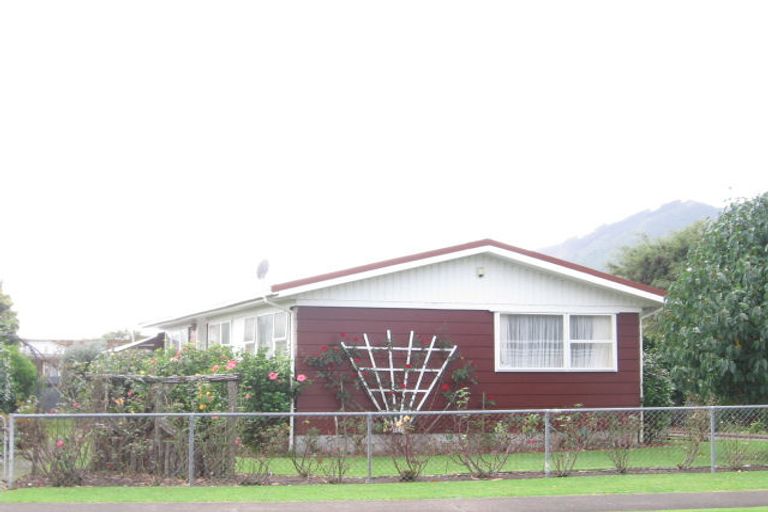 Photo of property in 5 Martin Street, Waikanae, 5036
