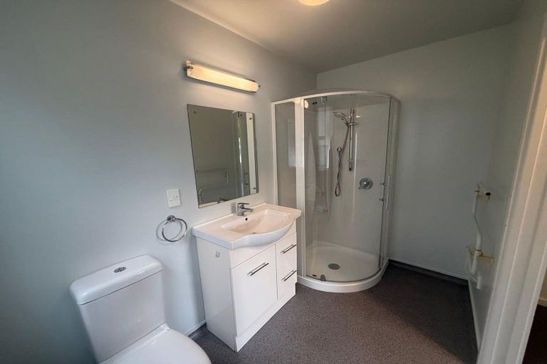 Photo of property in 24 Seaview Road, Paremata, Porirua, 5024