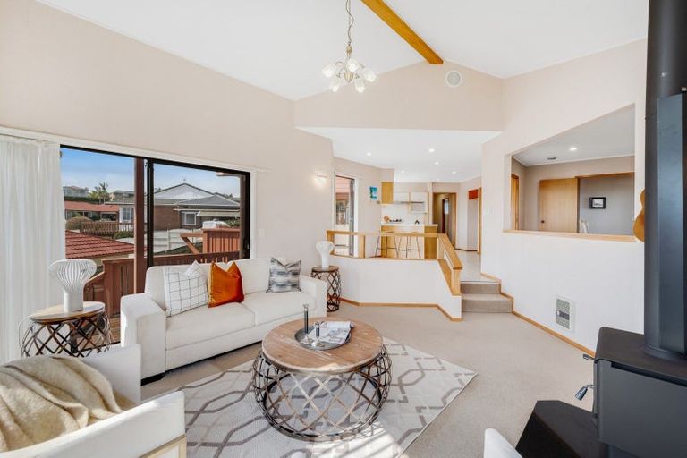 Photo of property in 6 Dorrington Place, Eastern Beach, Auckland, 2012