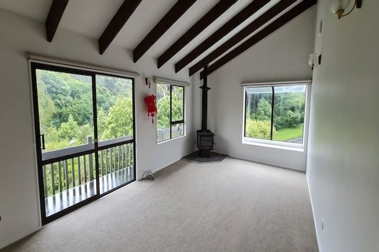 Photo of property in 6 Wingfield Place, Churton Park, Wellington, 6037