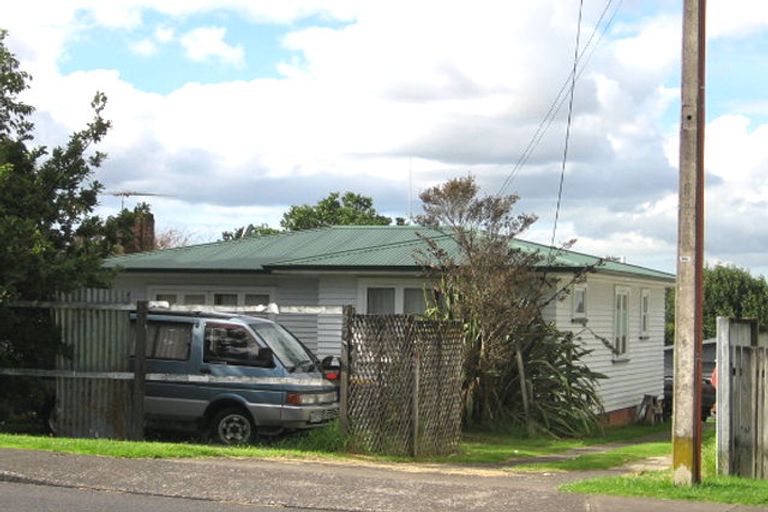 Photo of property in 689 Te Atatu Road, Te Atatu Peninsula, Auckland, 0610
