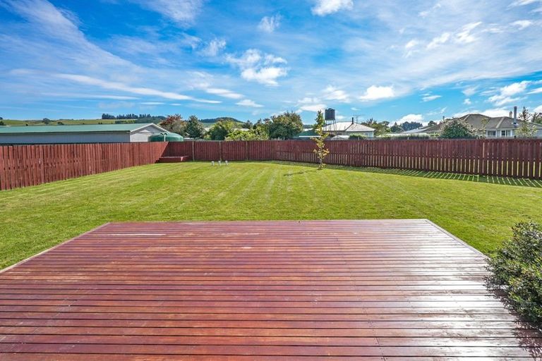 Photo of property in 37 Cross Street, Coalgate, 7673