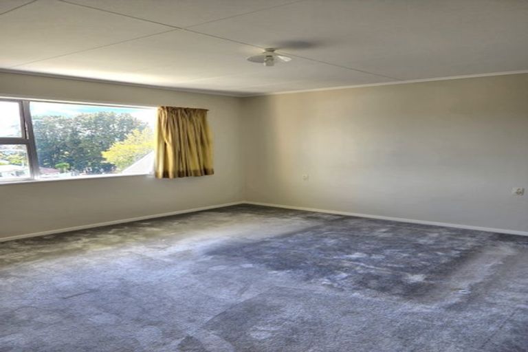 Photo of property in 2/35 Paramu Avenue, Birkdale, Auckland, 0626