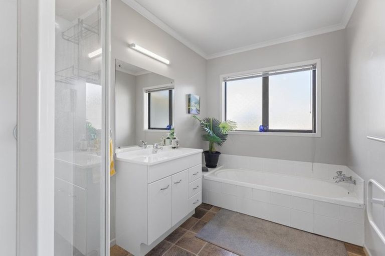 Photo of property in 22 Truby King Street, Merrilands, New Plymouth, 4312