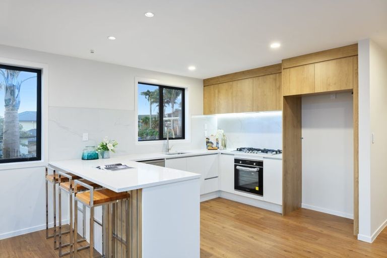 Photo of property in 18 Hercules Drive, Henderson, Auckland, 0612