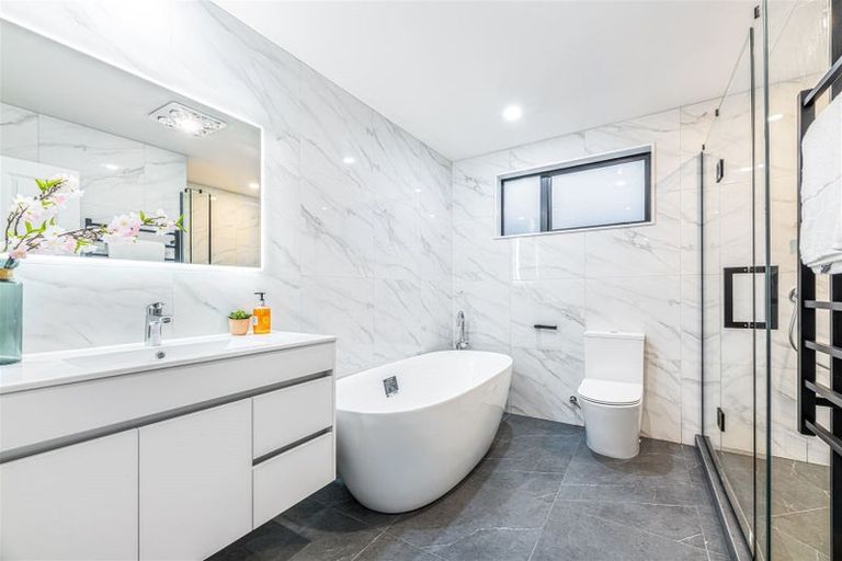 Photo of property in 16 Matau Rise, Te Atatu Peninsula, Auckland, 0610