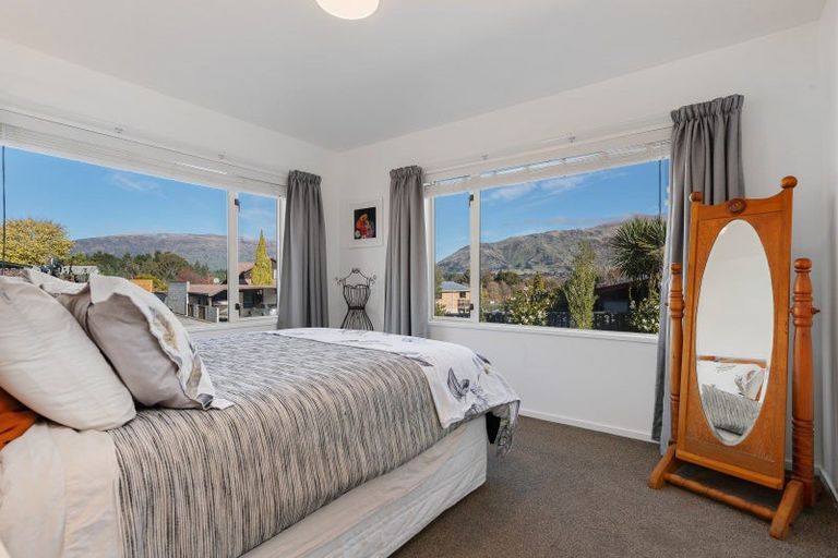 Photo of property in 5 Mount Iron Drive, Wanaka, 9305