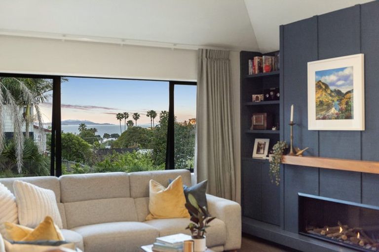 Photo of property in 83b William Bayes Place, Red Beach, 0932
