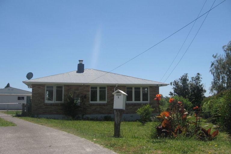 Photo of property in 1 Lee Street, Te Puke, 3119