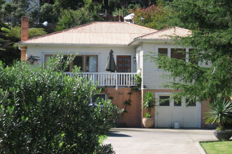 Photo of property in 18 Derwent Crescent, Titirangi, Auckland, 0604