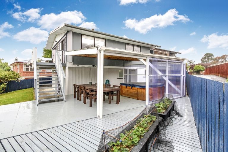 Photo of property in 44 Hartley Terrace, Massey, Auckland, 0614