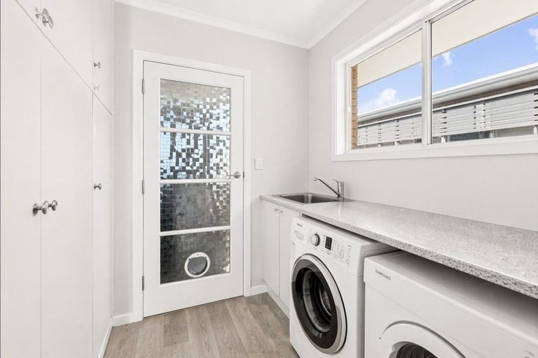 Photo of property in 6 Carlton Terrace, Westown, New Plymouth, 4310