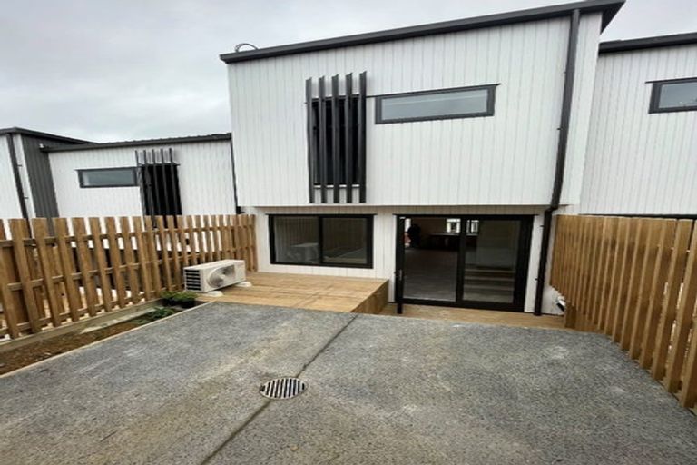 Photo of property in 23u4 Middleton Road, Johnsonville, Wellington, 6037