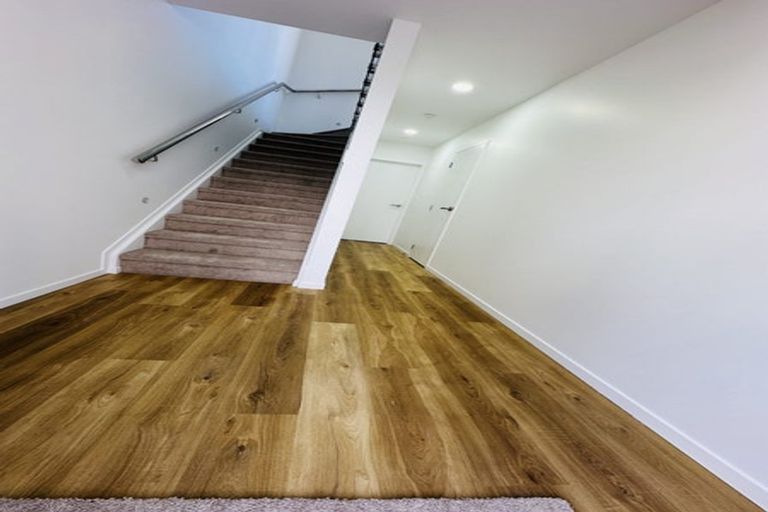 Photo of property in 1a Edward Avenue, Orewa, 0931