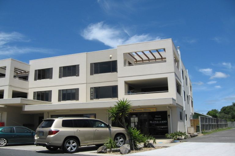 Photo of property in 2c/12 Seaway Road, Clarks Beach, 2122