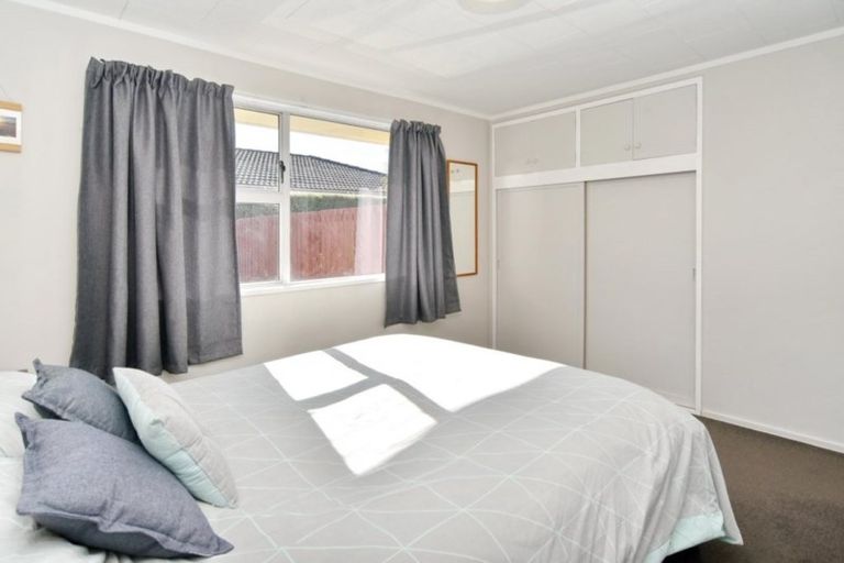 Photo of property in 10 Salford Avenue, Redwood, Christchurch, 8051