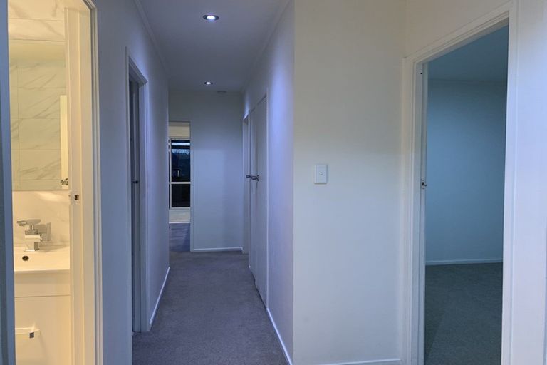 Photo of property in 2 Doone Place, Massey, Auckland, 0614