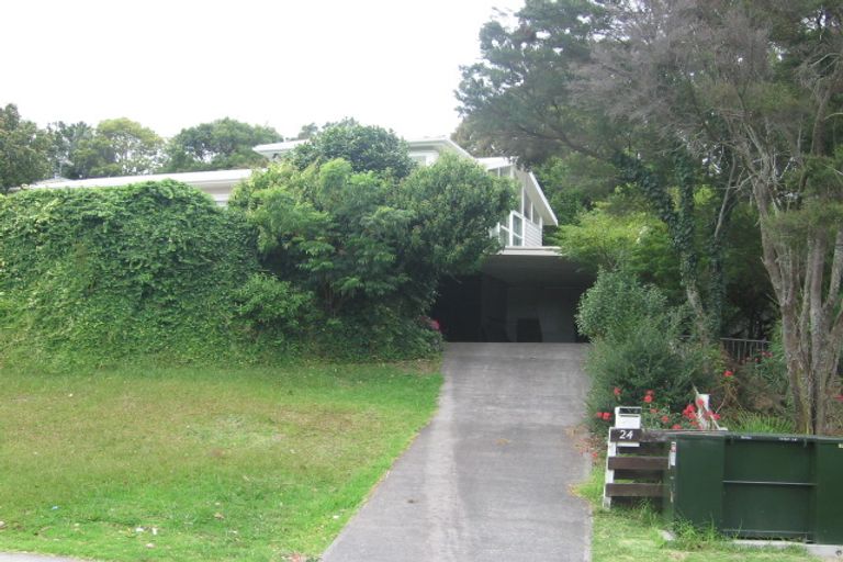 Photo of property in 24 Waverley Avenue, Glenfield, Auckland, 0629