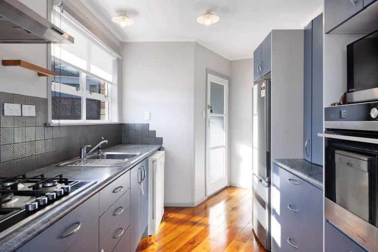 Photo of property in 15 Mount View Place, Spotswood, New Plymouth, 4310