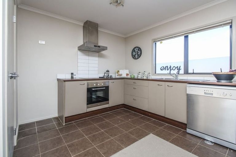 Photo of property in St Claire Village, 8/172 Mcleod Road, Te Atatu South, Auckland, 0610