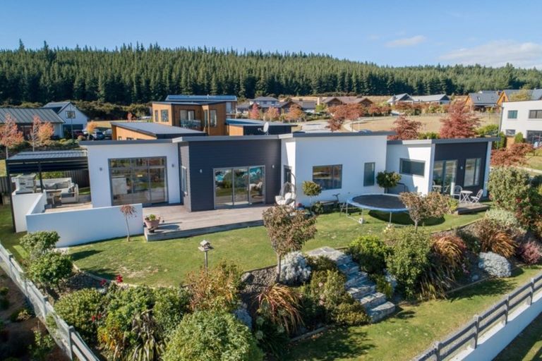 Photo of property in 80 Forest Heights, Wanaka, 9305