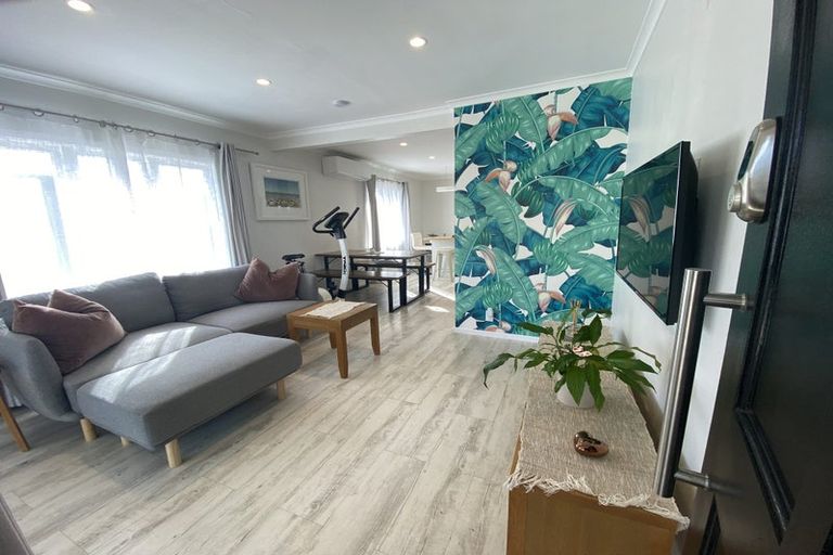 Photo of property in 19 Tahi Terrace, Glen Eden, Auckland, 0602