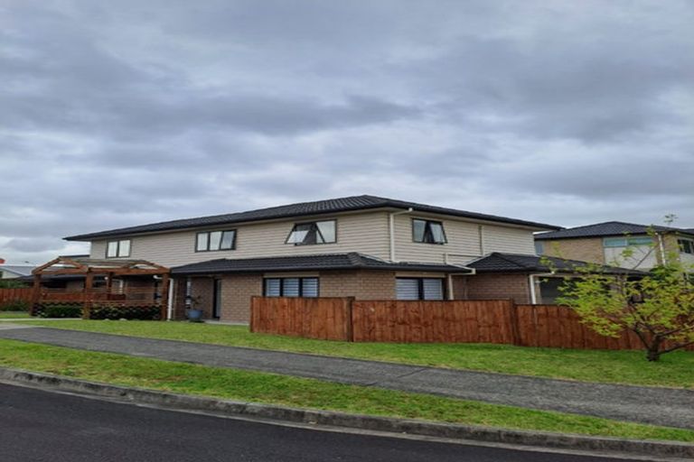 Photo of property in 2 Kirikiri Drive, Papakura, 2110