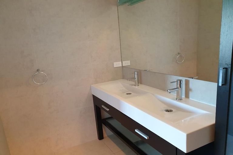 Photo of property in 5 Kelmore Place, Schnapper Rock, Auckland, 0632