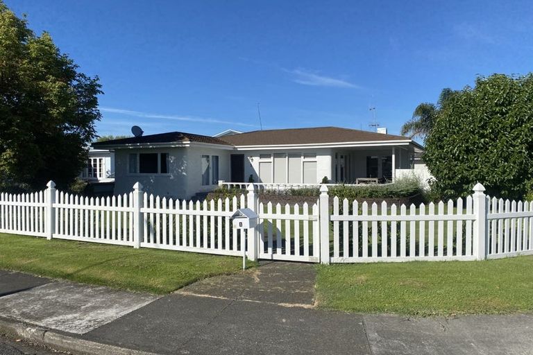 Photo of property in 1 Chester Place, Taradale, Napier, 4112