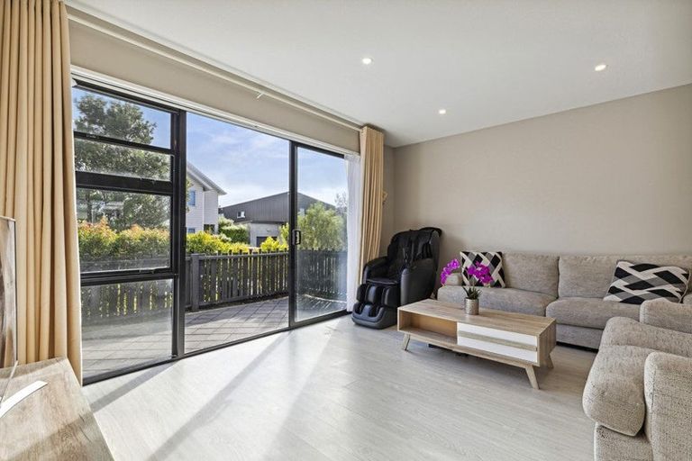 Photo of property in 10 Tihema Lane, Westgate, Auckland, 0614