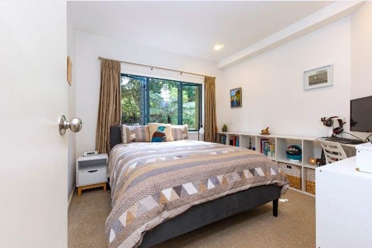 Photo of property in 220 Woodlands Park Road, Titirangi, Auckland, 0604