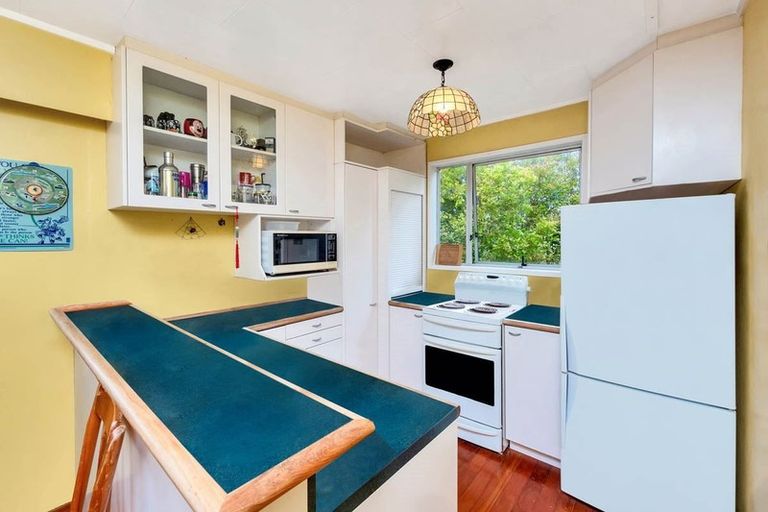 Photo of property in 1/6 Mcquoid Place, Glenfield, Auckland, 0629