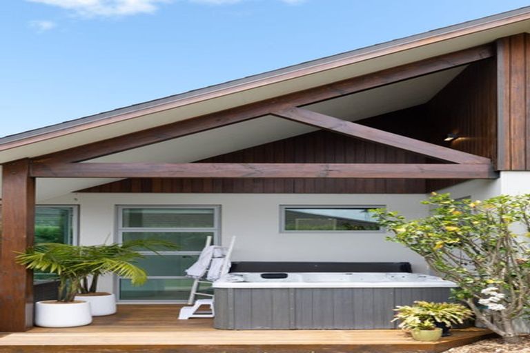 Photo of property in 10 Palazzo Drive, Papamoa Beach, Papamoa, 3118