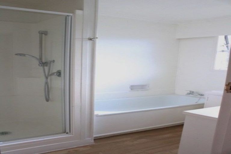 Photo of property in 17 Priestley Drive, Bucklands Beach, Auckland, 2014