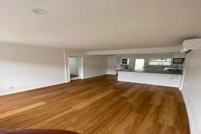 Photo of property in 1/17 The Parade, Island Bay, Wellington, 6023